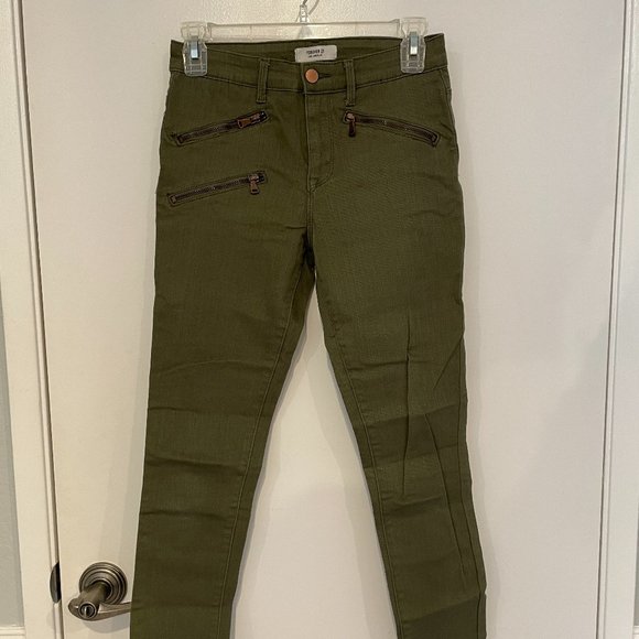 Forever 21 Olive Skinny Jeans - Picture 1 of 4